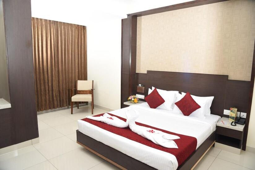Hotel Rathna Residency à Erode Extérieur photo